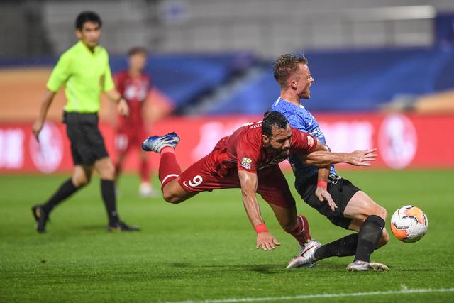 累坏了！杜兰特左小腿拉伤 至少伤停两周时间